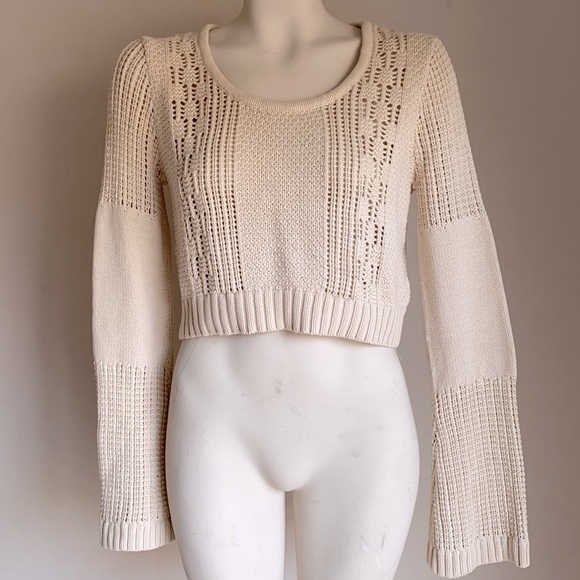 Sweaters - Women’s cable knit crop sweater Medium
